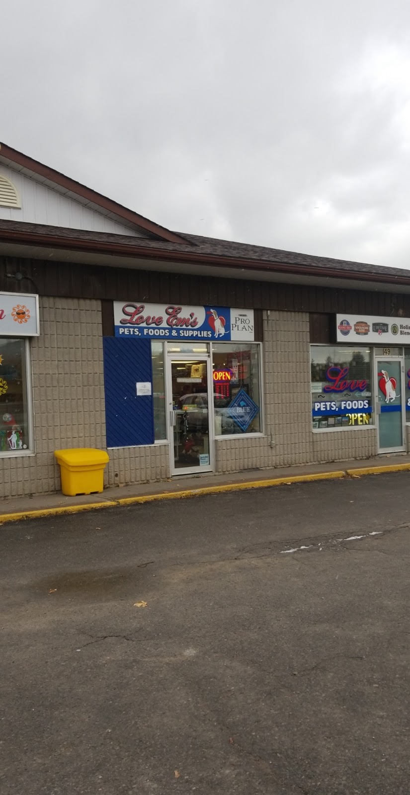 Love Ems Pet Food & Supplies | 49 Elizabeth St, Brighton, ON K0K 1H0, Canada | Phone: (613) 475-5544