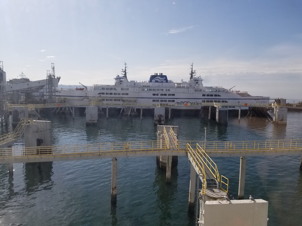 Tsawwassen Ferry Passenger Pick Up Terminal Parking Lot | 1 Ferry Causeway, Tsawwassen, BC V4M 4G3, Canada