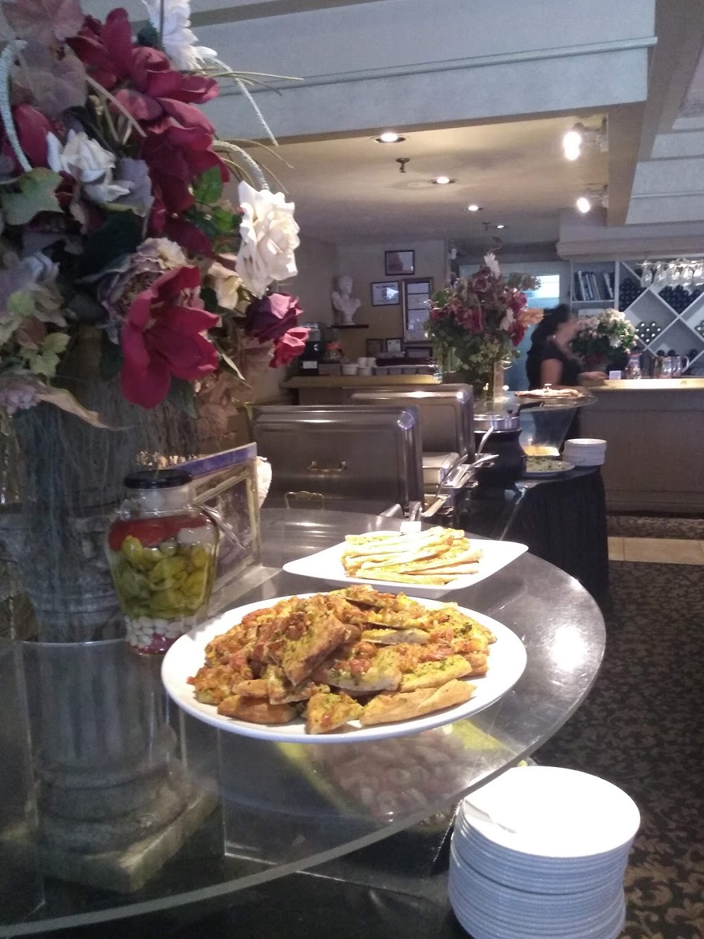 Roma Italian Restaurant | 6350 Tomken Rd, Mississauga, ON L5T 1Y3, Canada | Phone: (905) 670-3278