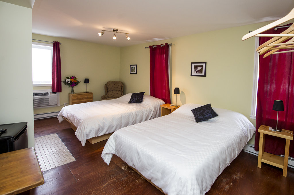 Auberge Petite-Nation | 35 Rue Principale, Saint-André-Avellin, QC J0V 1W0, Canada | Phone: (819) 516-3336