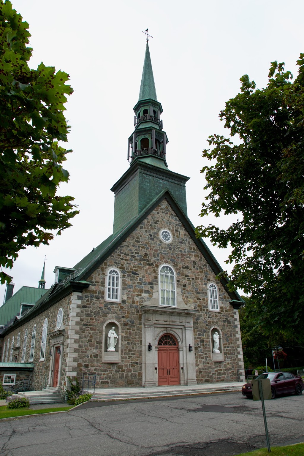 Église Saint-Joseph de la Pointe-Levy | 291 Rue Saint-Joseph, Lévis, QC G6V 1G3, Canada | Phone: (418) 837-8813