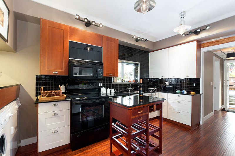 Commercial Drive Accommodations | 1734-1738 E 1st Ave, Vancouver, BC V5N 1B1, Canada | Phone: (604) 224-6355