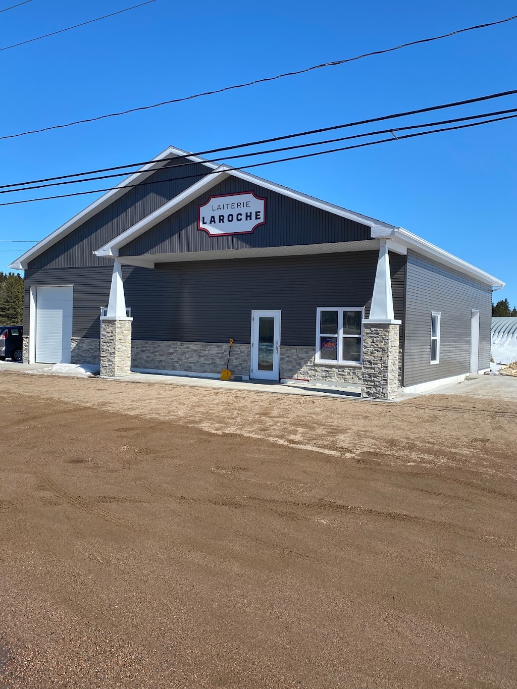 Laiterie Laroche | 2704 Bd Marcotte, Roberval, QC G8H 2M9, Canada | Phone: (418) 765-1432