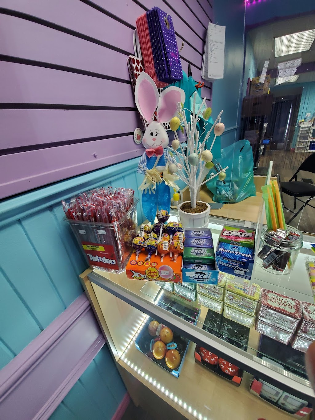 ConvenientCandy Shop | 10 Dundas St E, Napanee, ON K7R 1H6, Canada | Phone: (343) 989-4845