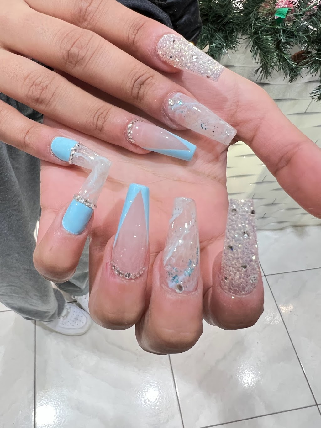 Crystal Nails & Spa | 695 Stonehaven ave #c1-3, Newmarket, ON L3X 0G2, Canada | Phone: (365) 268-1888