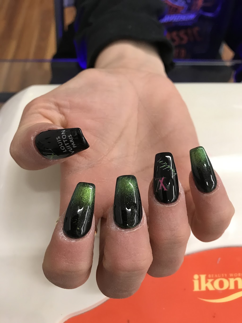 Ongles Hi-Tech | 6755 Bd Monk, Montréal, QC H4E 3J2, Canada | Phone: (514) 768-8668