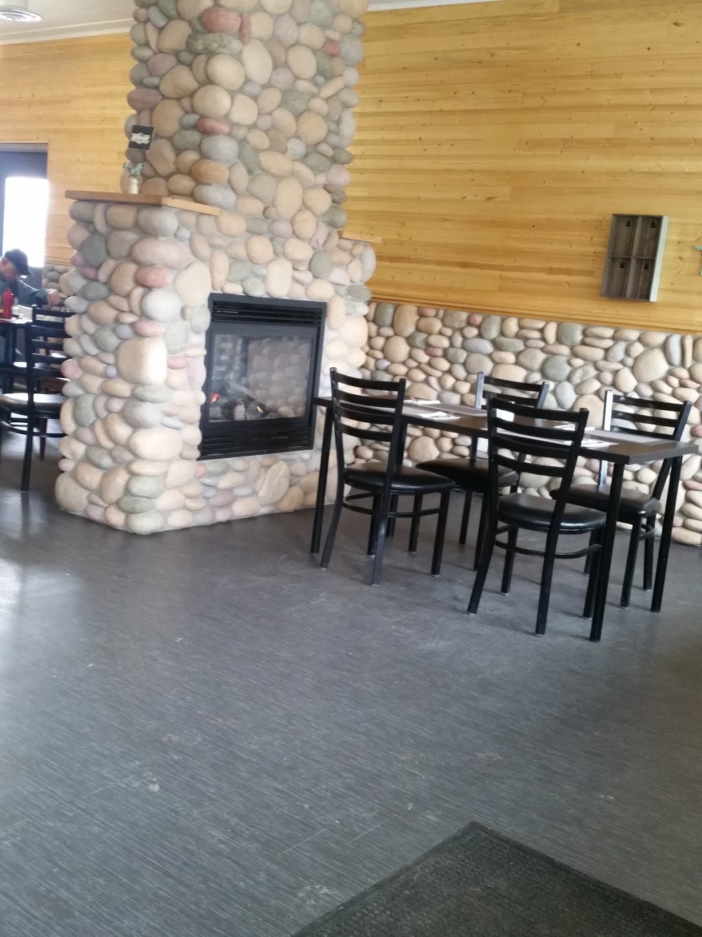 River Rock Cafe | 5111 50 St, Ryley, AB T0B 4A0, Canada | Phone: (780) 663-3300