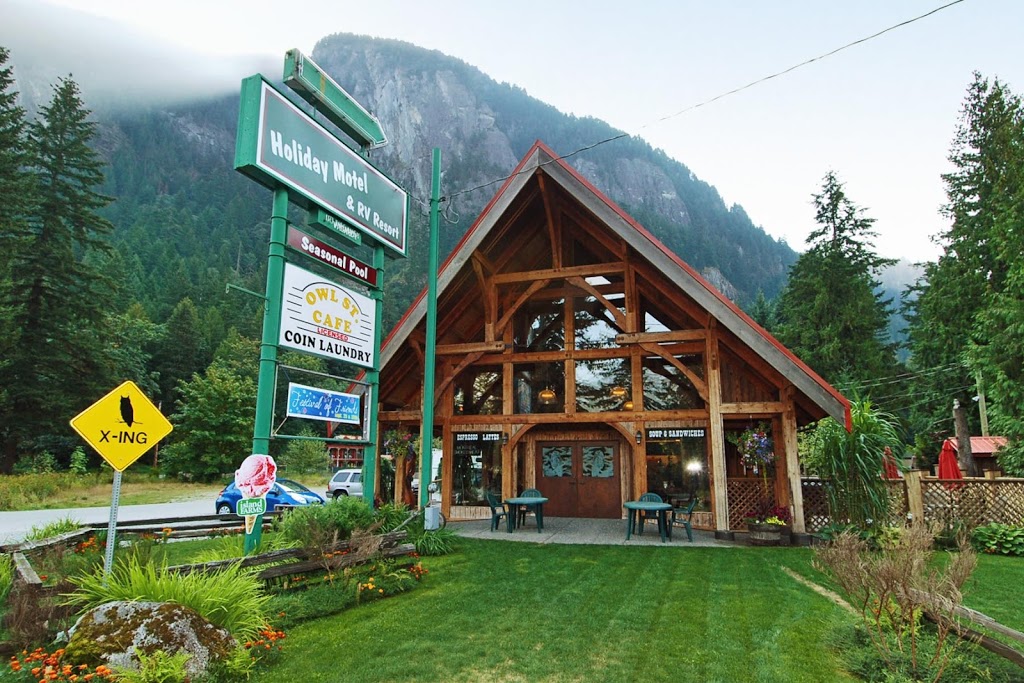 Owl Street Lodge | 19855 Owl St, Hope, BC V0X 1L2, Canada | Phone: (778) 822-0717