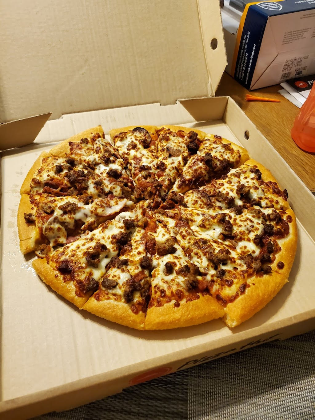 Pizza Hut Tilbury | 59 Mill St E, Tilbury, ON N0P 2L0, Canada | Phone: (519) 682-9080