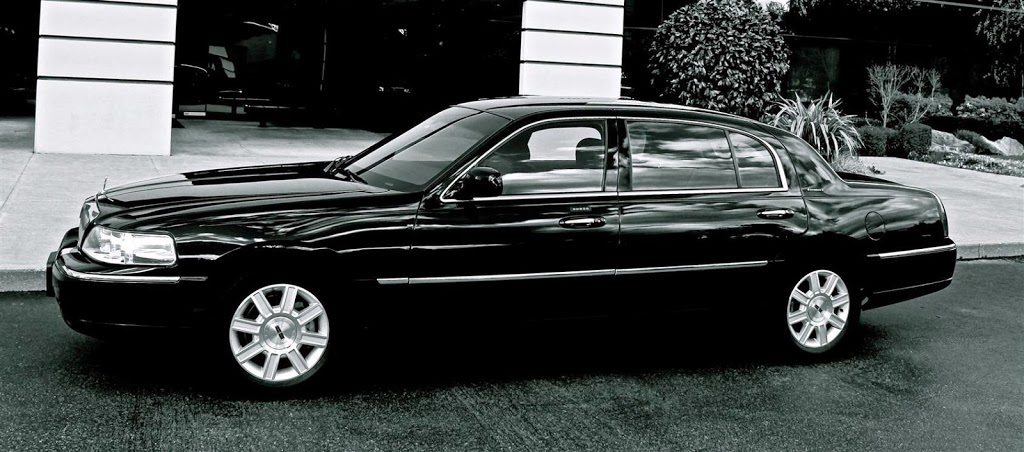 Toronto Limos 416 | 66 St Georges Blvd, Etobicoke, ON M9R 1X4, Canada | Phone: (416) 846-6383