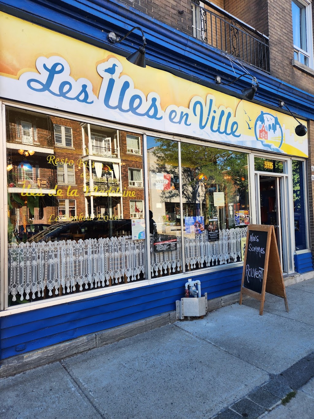 Restaurant Les Îles en Ville | 5335 Rue Wellington, Montréal, QC H4H 1N3, Canada | Phone: (514) 544-0854
