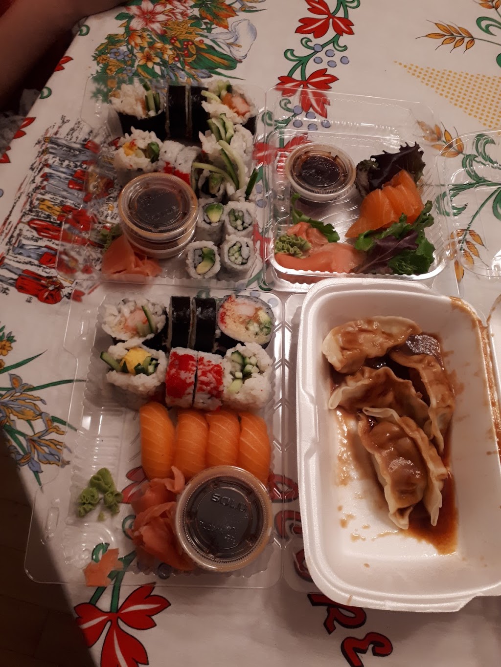 ThaiNsushi (Livraison Disponible) | 1355 Boulevard Michèle-Bohec, Blainville, QC J7C 0M4, Canada | Phone: (450) 420-9797