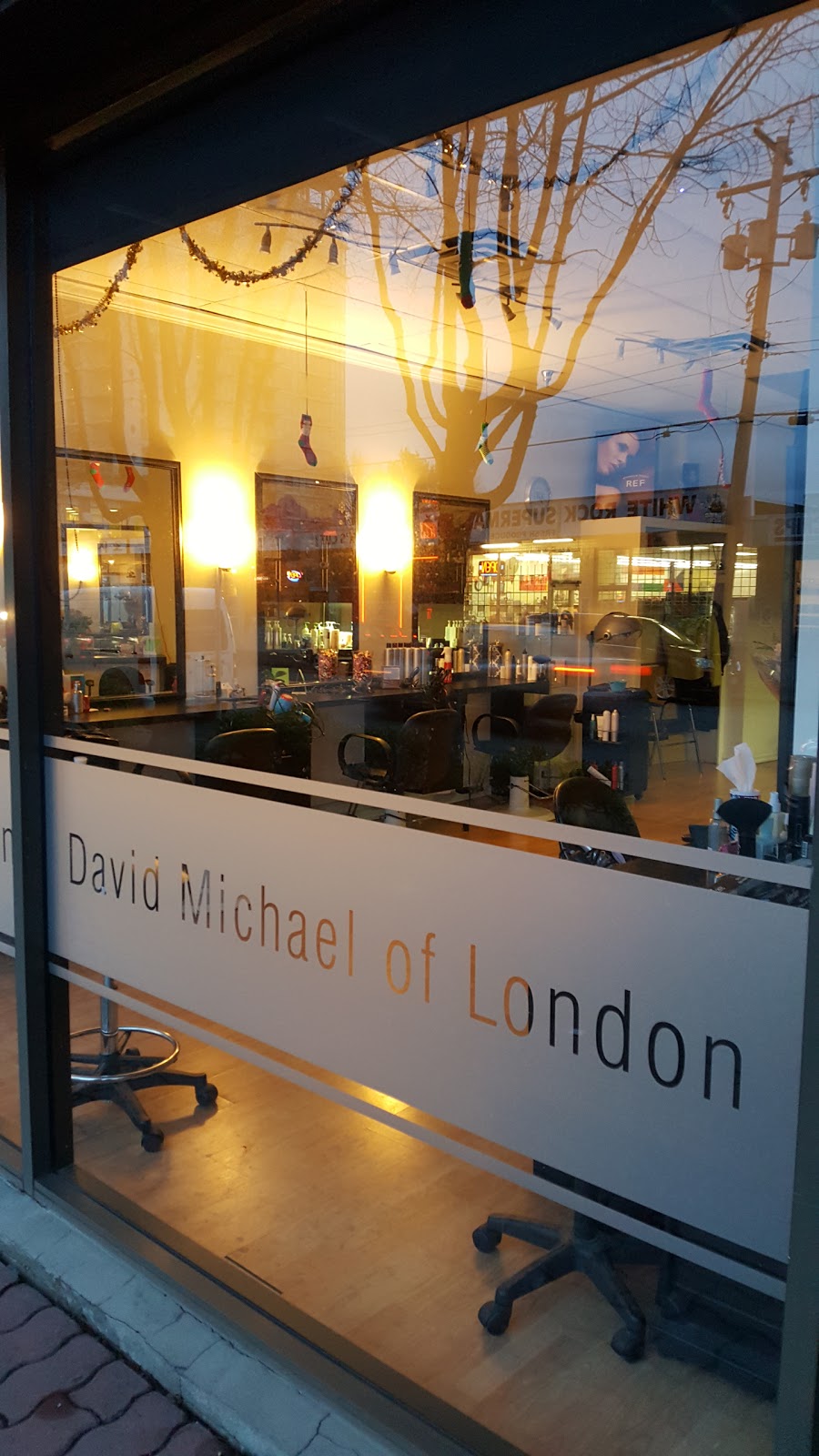 David Michael of London Salon | 15239 Russell Ave, White Rock, BC V4B 5C3, Canada | Phone: (604) 536-3788