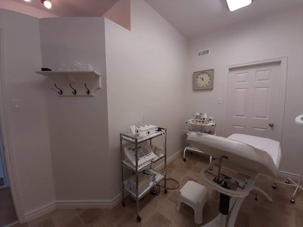 Clinique Esthétique Aux Petits Soins | 317 Rue Saint-Jean-Baptiste, Sainte-Madeleine, QC J0H 1S0, Canada | Phone: (450) 355-0282