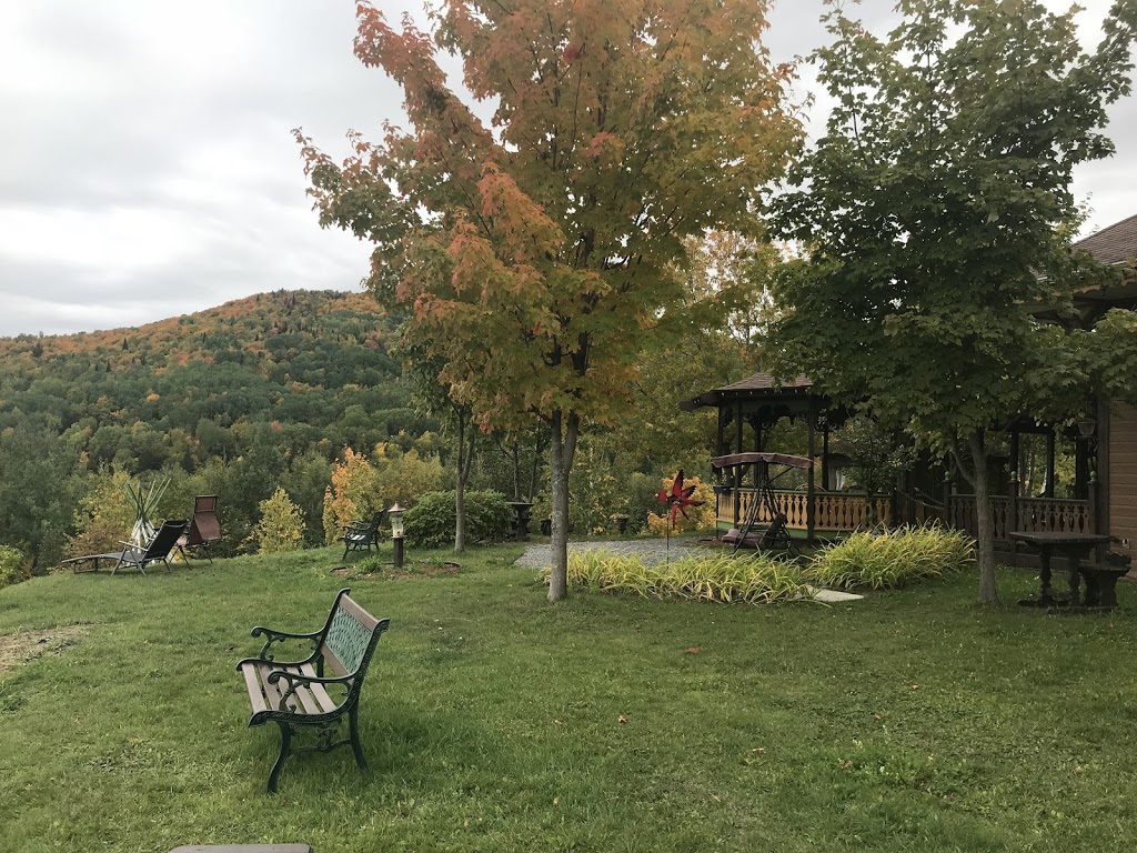 Auberge la côté dor | 348 Rue Principale, Petite-Rivière-Saint-François, QC G0A 2L0, Canada | Phone: (418) 632-5520