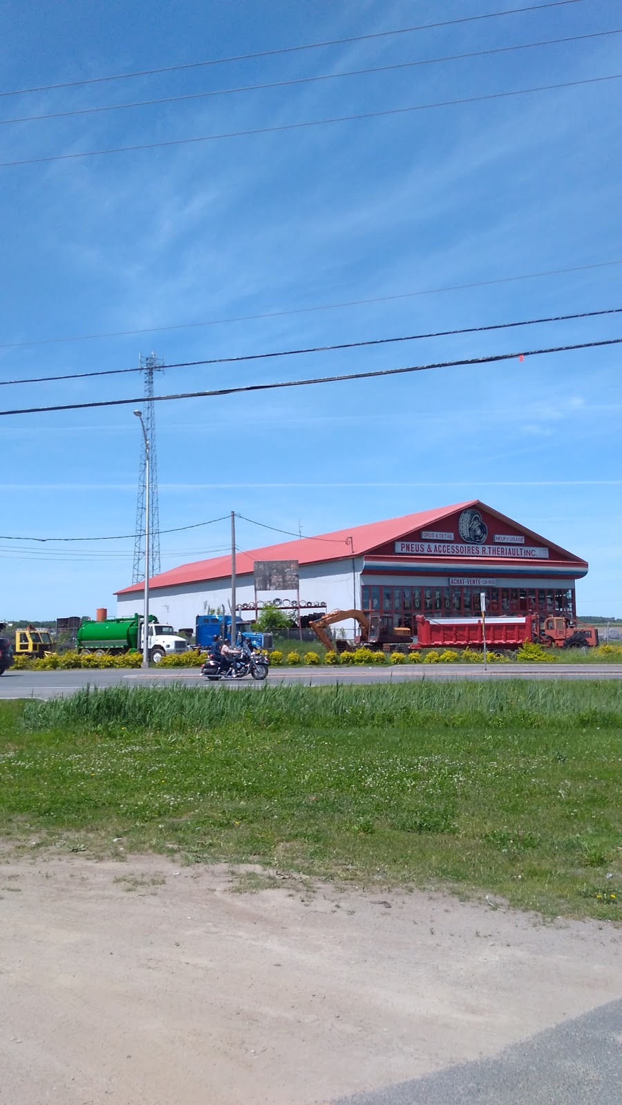 Ultramar/Dépanneur du Coin | 1450 Boulevard Saint Laurent E, Louiseville, QC J5V 1J6, Canada | Phone: (819) 228-8914