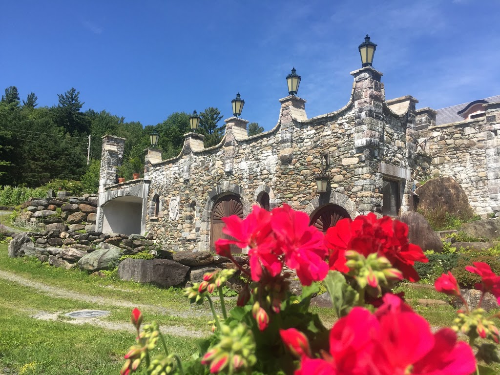 Vignoble Chapelle Ste Agnès Vineyard | 2565 Route Scenic, Sutton, QC J0E 2K0, Canada | Phone: (450) 538-0303