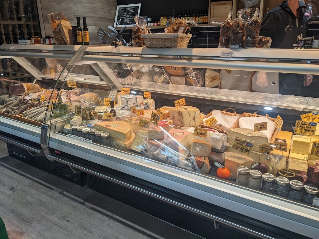 Station des Bières & Fromagerie - Sainte-Julie | 310 Rue de Murano suite 104, Sainte-Julie, QC J3E 0C6, Canada | Phone: (450) 649-9979