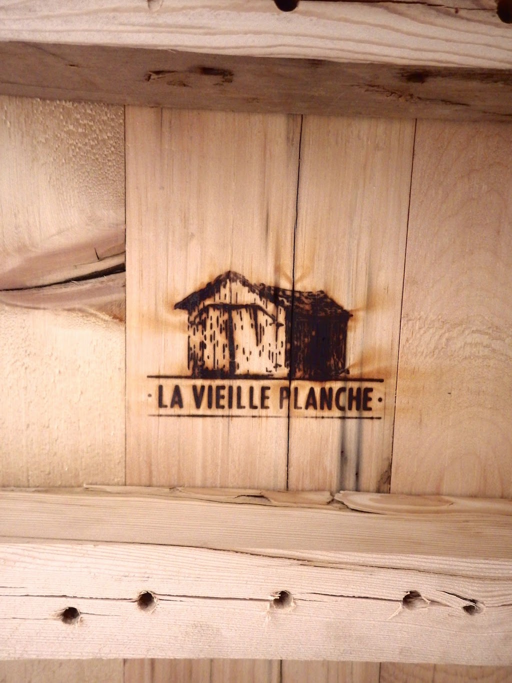 La Vieille Planche | 2752 Rue Principale, Sainte-Justine-de-Newton, QC J0P 1T0, Canada | Phone: (450) 764-3330