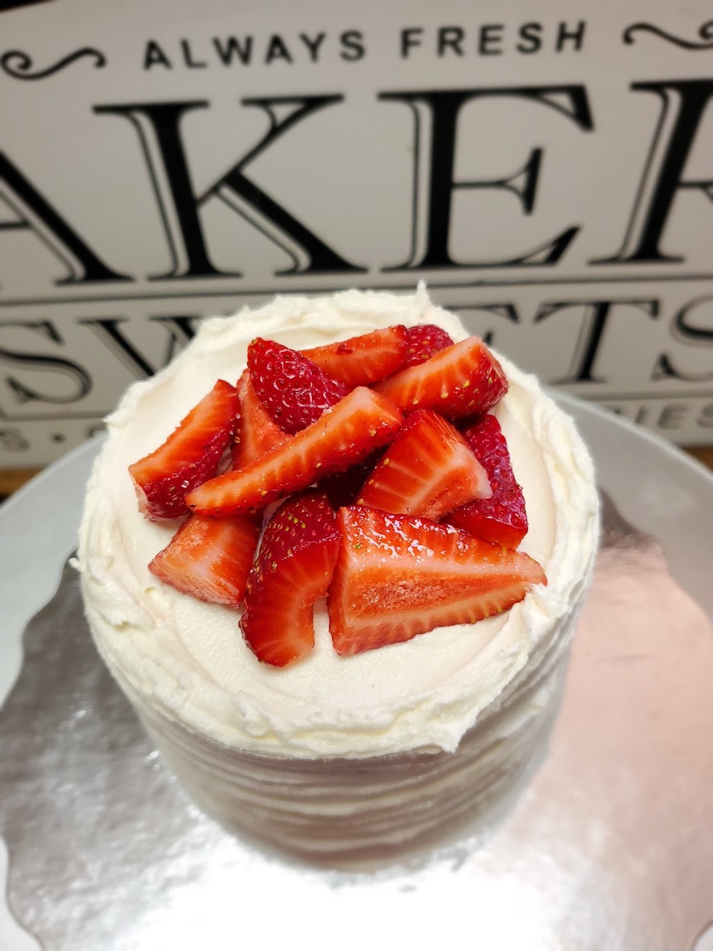 Whisk & Roll Bakery | 687 Henry St, Woodstock, ON N4S 1Y2, Canada | Phone: (519) 532-3485
