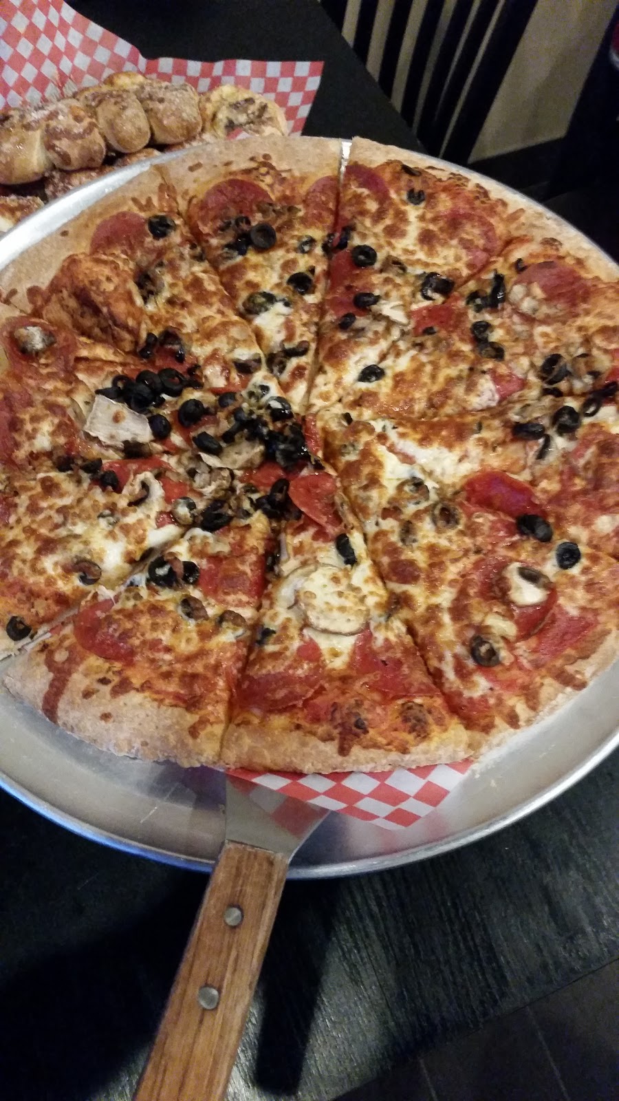 Santa Fe Pizza | 15480 Bayview Ave, Aurora, ON L4G 7J1, Canada | Phone: (905) 503-3300