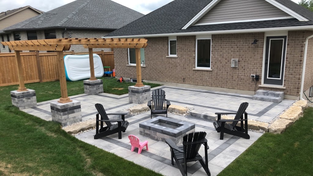 Custom Landscape & Construction | 62 Leesboro Trail, Thorndale, ON N0M 2P0, Canada | Phone: (519) 535-1900