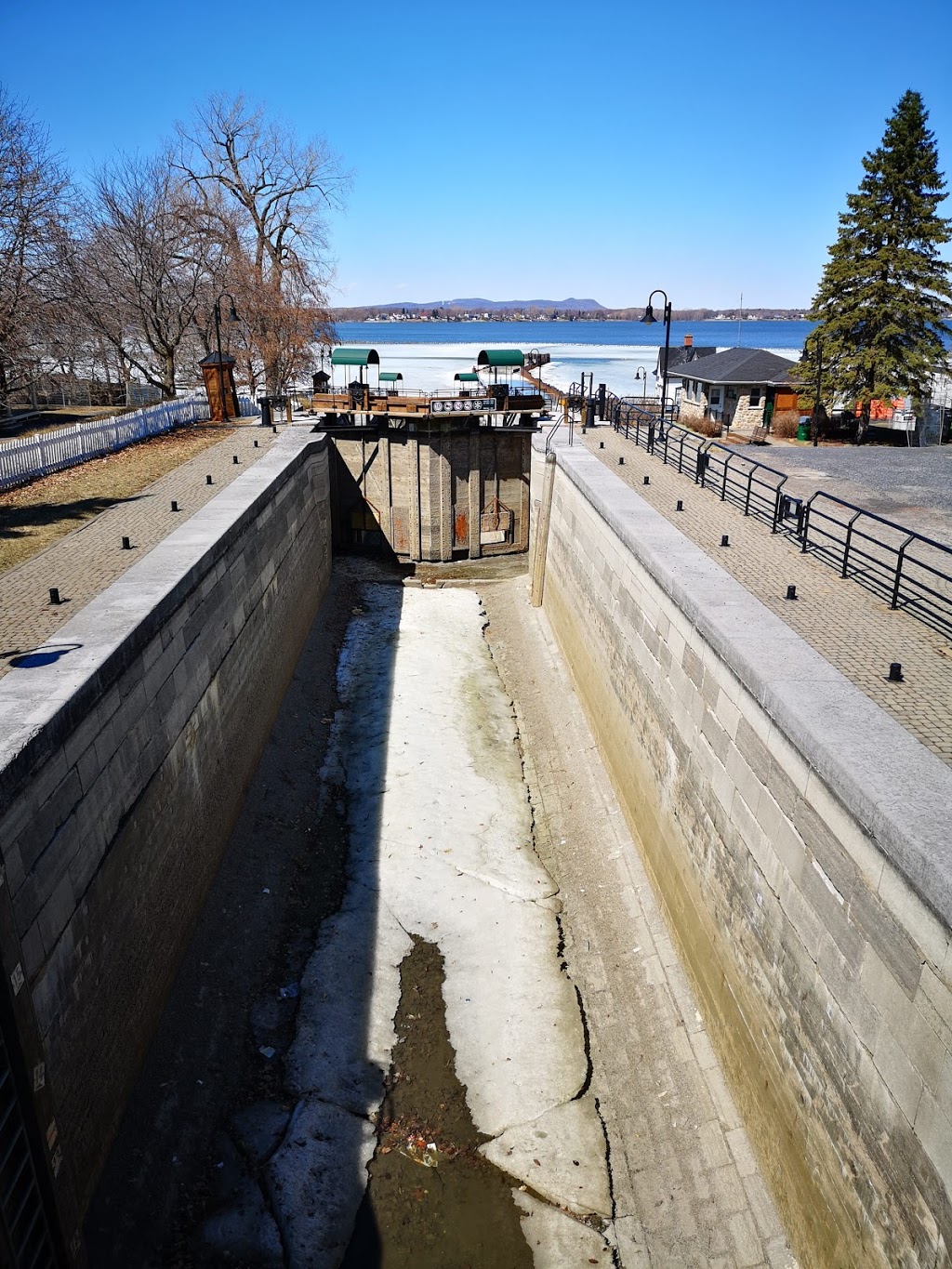 Chambly Canal National Historic Site of Canada | Avenue Bourgogne, Chambly, QC J3L 4C3, Canada | Phone: (450) 658-4381