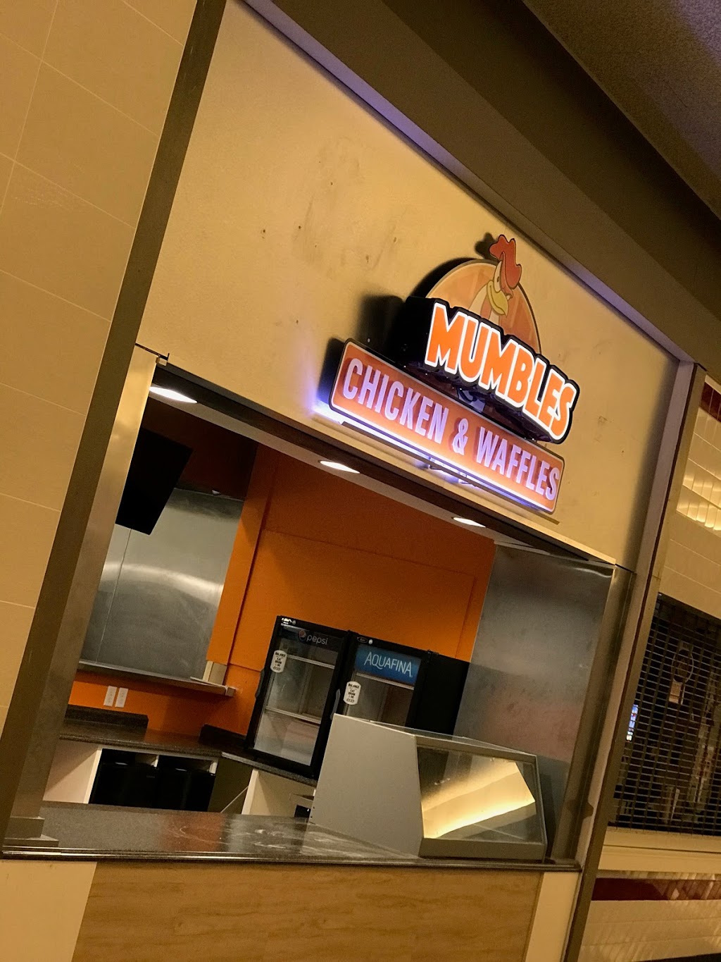 Mumbles Chicken & Waffles | 3118 Main St, Buffalo, NY 14214, USA | Phone: (716) 253-8091