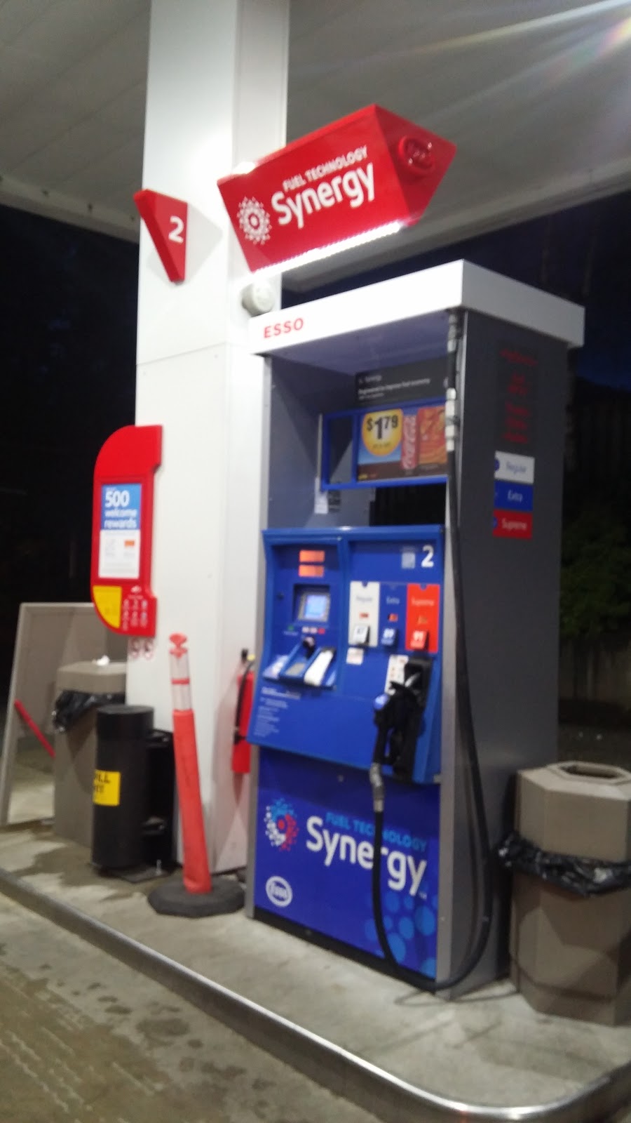 Esso | 106 W Queens Rd, North Vancouver, BC V7N 2K3, Canada | Phone: (604) 985-5493