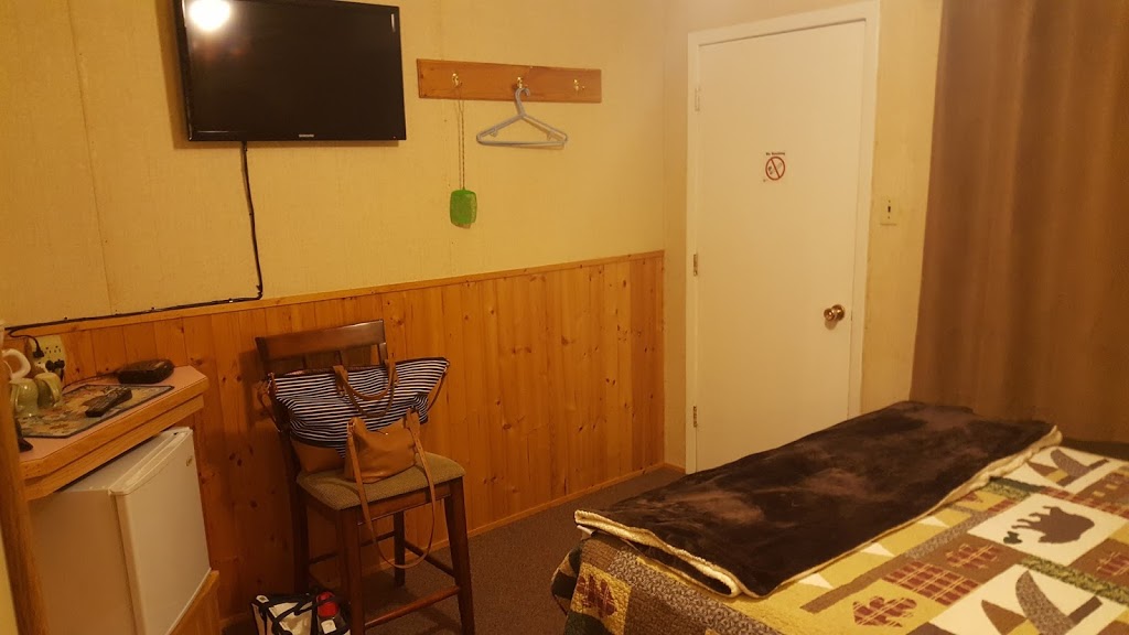 Hillcrest Motel & Outfitters | Hwy 35 & 56, Fort QuAppelle, SK S0G 1S0, Canada | Phone: (306) 332-5634