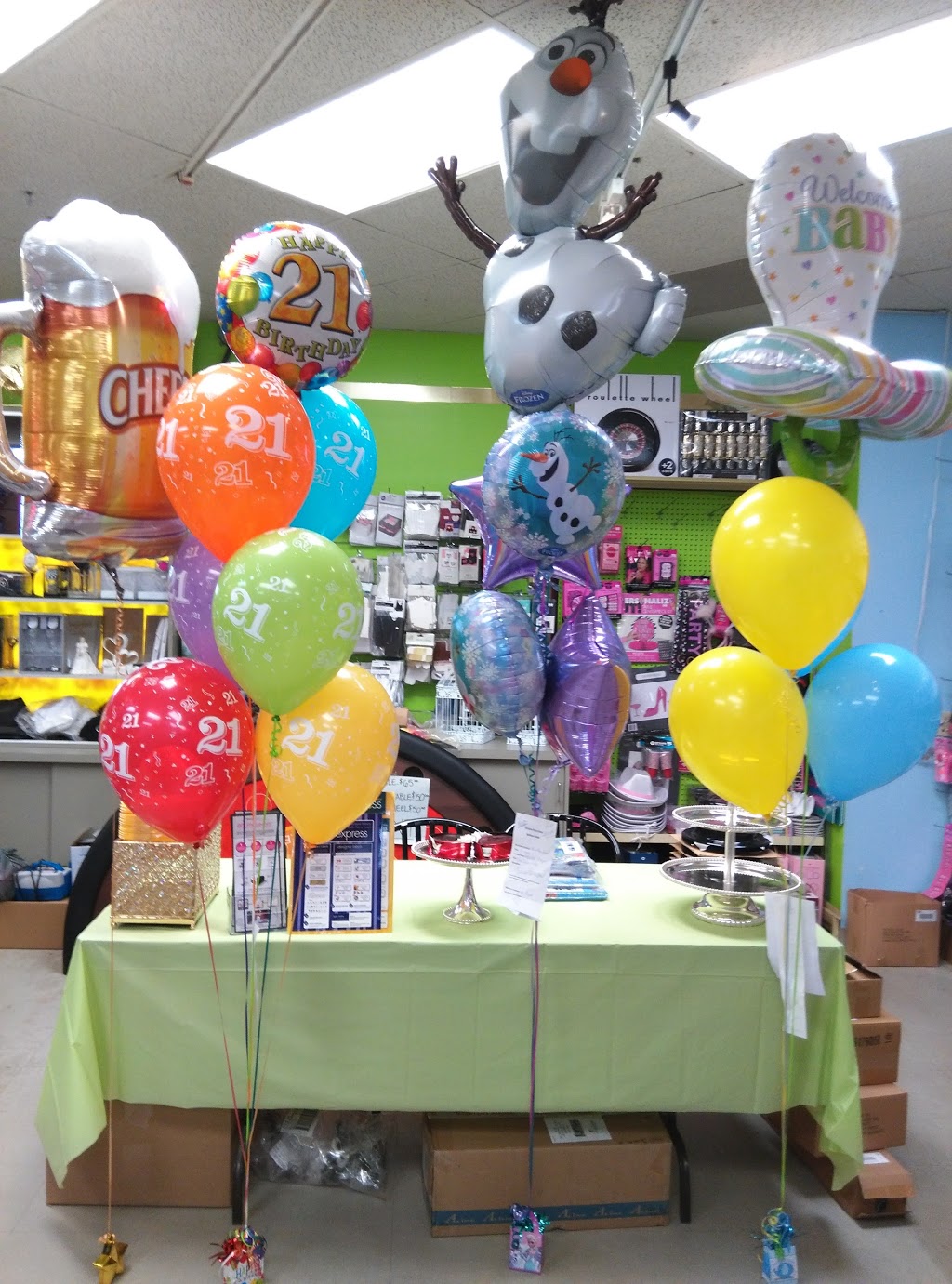 Victoria Party Store | 809 Victoria St N, Kitchener, ON N2B 3C3, Canada | Phone: (519) 744-9500