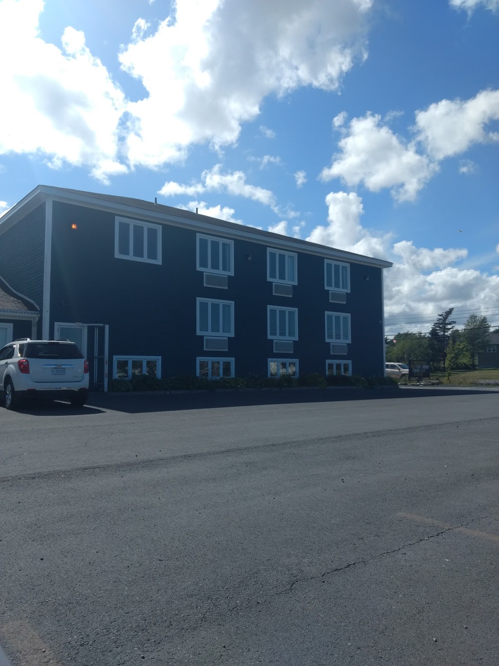 Bay Roberts Hotel | 72-76 Water St, Bay Roberts, NL A0A 1G0, Canada | Phone: (709) 786-4700