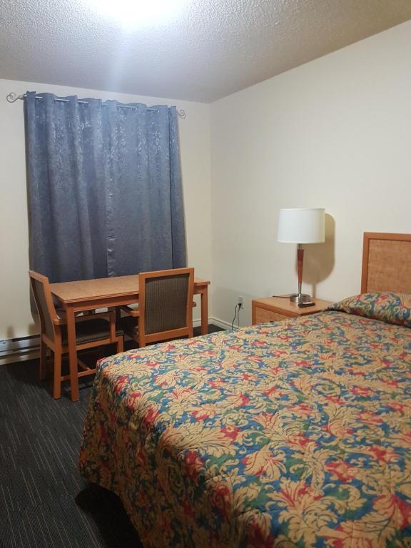 Travellers Choice Motel - Windsor | deliON, 3665 Sandwich St, Windsor, ON N9C 1B8, Canada | Phone: (519) 258-0681