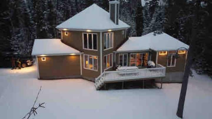 Chalets Lac-St-Jean (Grand Renaud) | 6865 Chem. du Dom. Renaud, Alma, QC G8E 1K8, Canada | Phone: (418) 720-2309