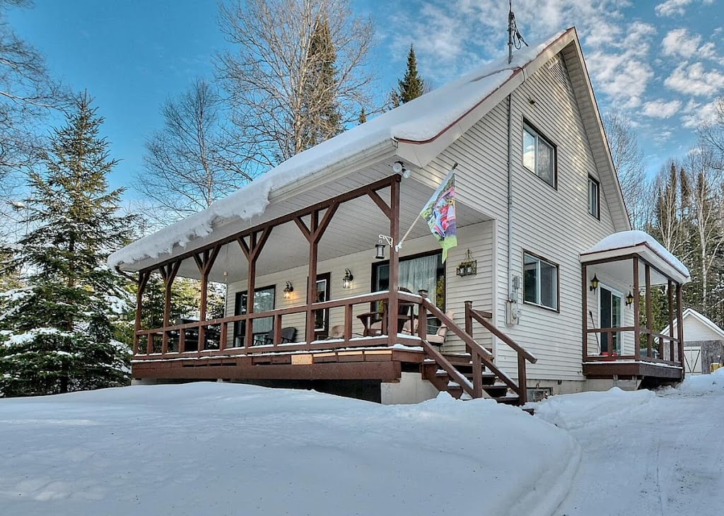 Le Chalet Labelle Vie | 12501 Chem. du Lac Labelle, Les Laurentides, QC J0T 1H0, Canada | Phone: (514) 813-4646