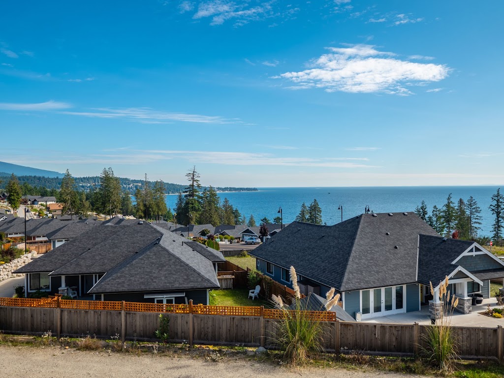 Silverstone Heights | 6054 Cowrie St, Sechelt, BC V0N 3A7, Canada | Phone: (604) 741-1877