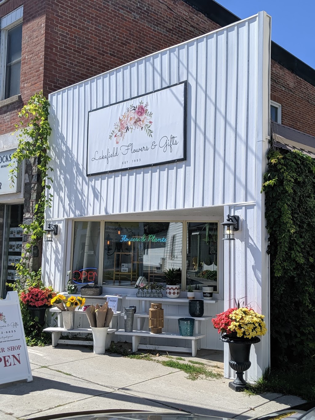 Lakefield Flowers & Gifts | 56 Queen St, Lakefield, ON K0L 2H0, Canada | Phone: (705) 652-6855