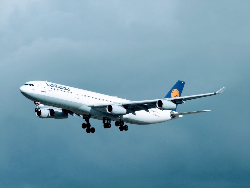 Lufthansa Cargo | 4840 Miller Rd #150, Richmond, BC V7B 1K7, Canada | Phone: (800) 542-2746