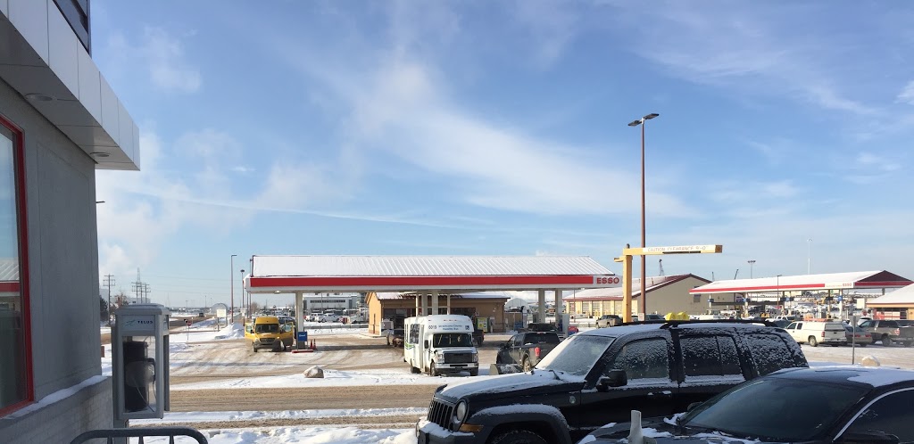 Esso | 26 Strathmoor Dr, Sherwood Park, AB T8H 2B6, Canada | Phone: (780) 417-9412