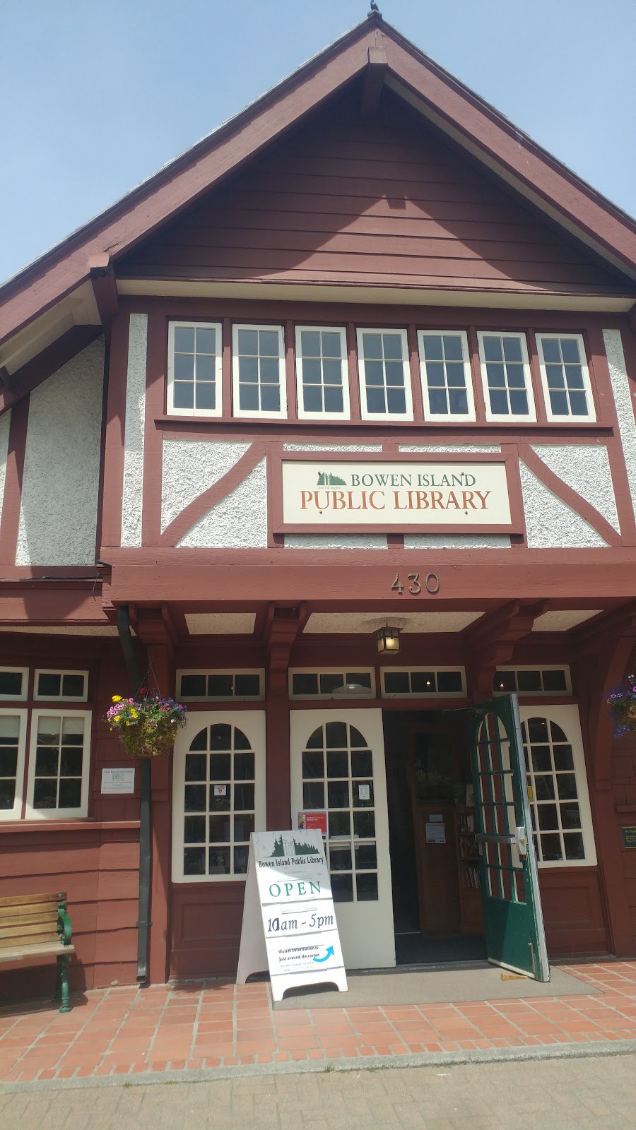 Bowen Island Public Library | 430 Bowen Island Trunk Rd, Bowen Island, BC V0N 1G0, Canada | Phone: (604) 947-9788