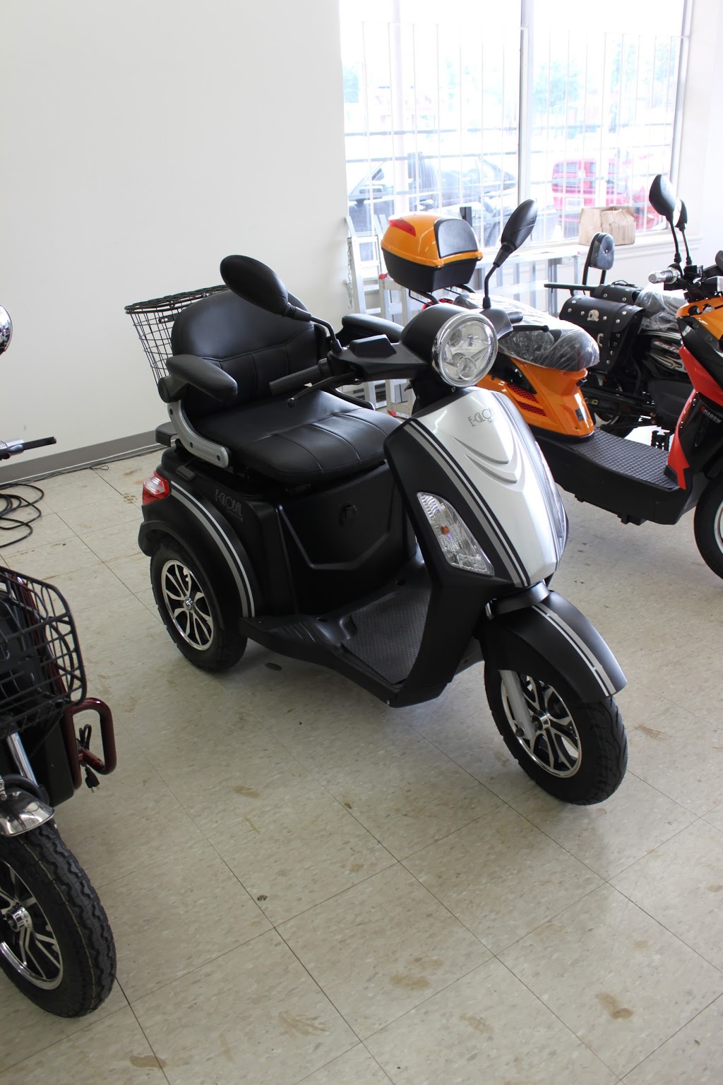 Green Planet Scooters | 753 Davis Dr, Newmarket, ON L3Y 2R2, Canada | Phone: (647) 385-3767