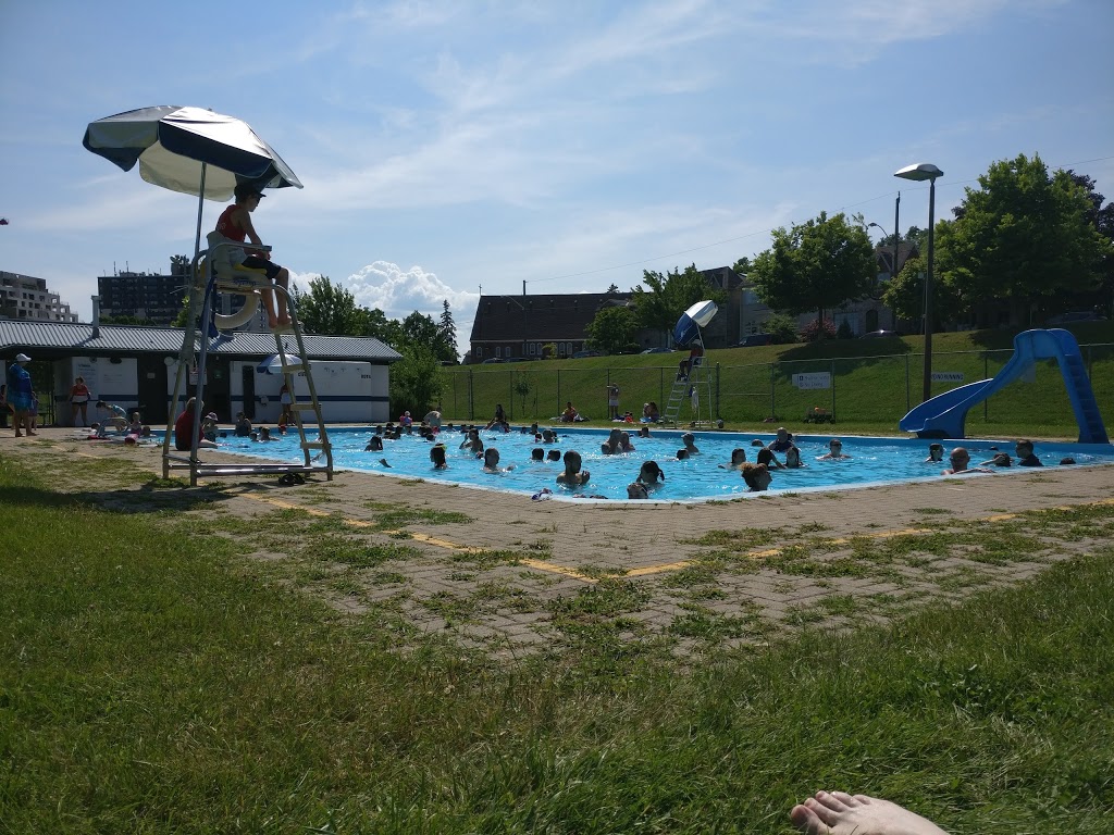 Blantyre Outdoor Pool | 180 Fallingbrook Rd, Scarborough, ON M1N 2V3, Canada | Phone: (416) 392-2489