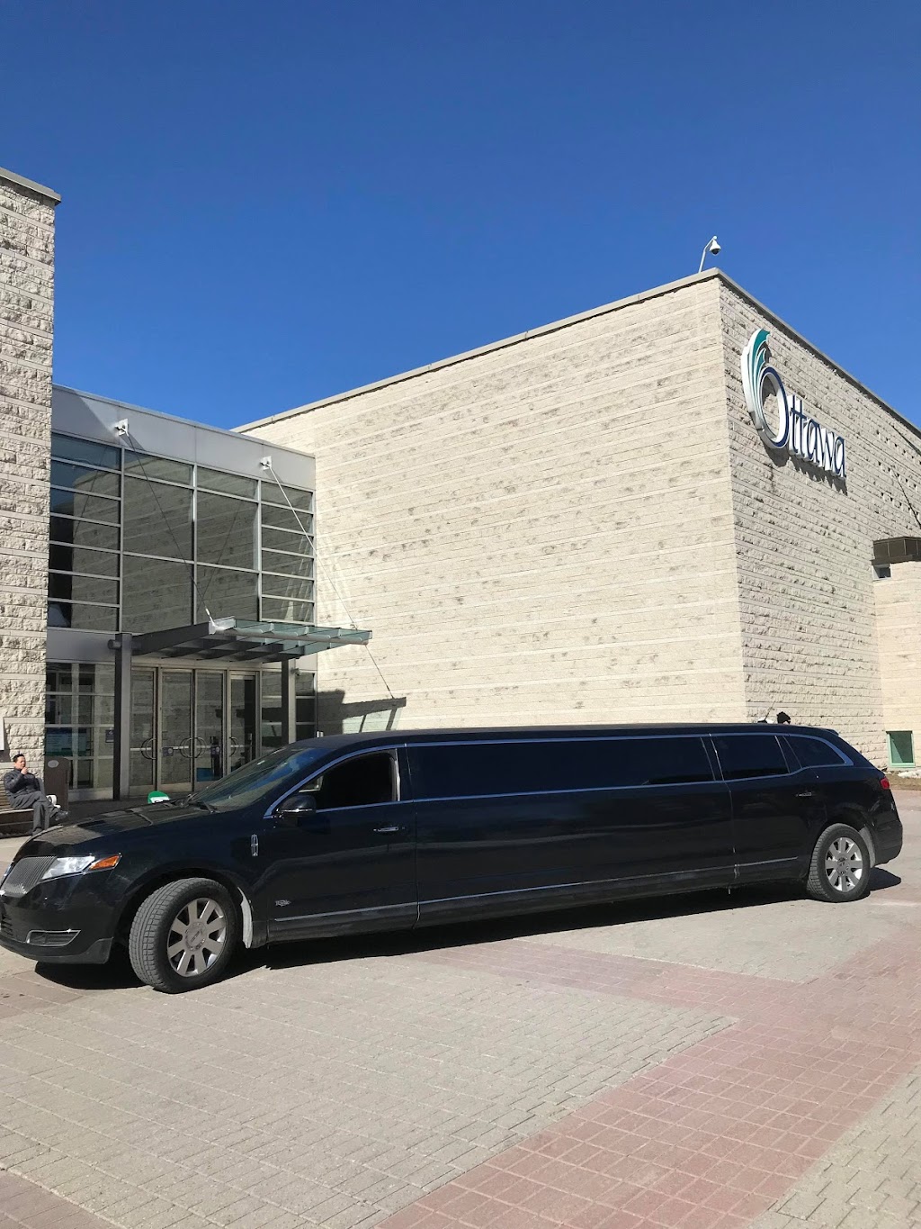 Federal Limousine Ottawa & Party bus | 1749 Winter Rose Ln, Ottawa, ON K1C 7A3, Canada | Phone: (613) 415-1685