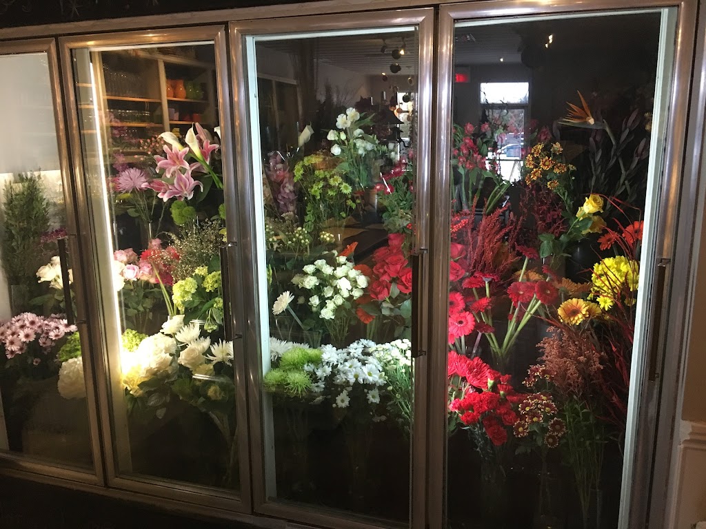 Fleuriste Des Fleurs et Des Choses (livraison) | 141A Bd de Mortagne, Boucherville, QC J4B 6G4, Canada | Phone: (450) 641-4646