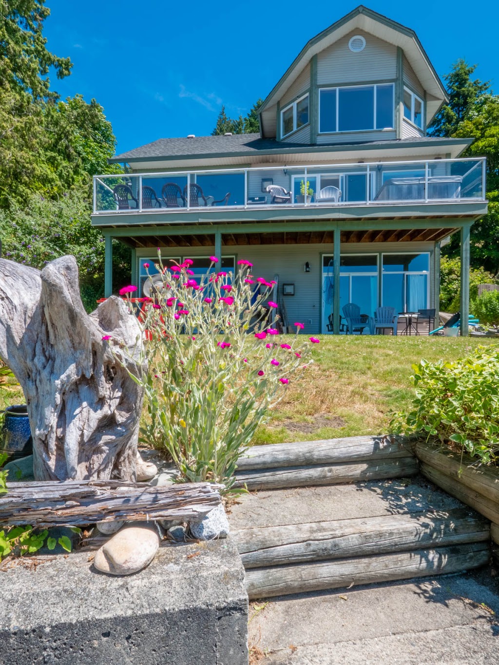 Sunset Beach House | 5231 Sunshine Coast Hwy, Sechelt, BC V0N 3A2, Canada | Phone: (604) 812-2115