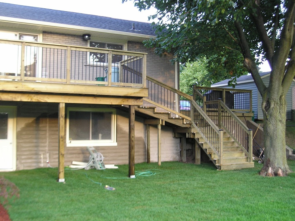 Post Holes Fences and Decks | 105 Colborne St W, Brantford, ON N3T 1K8, Canada | Phone: (519) 209-1096