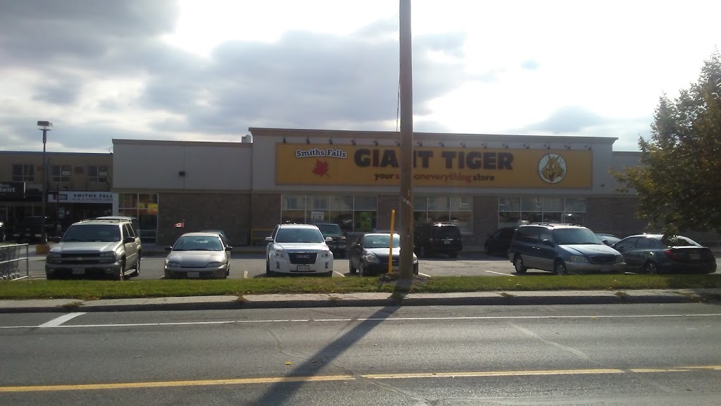 Giant Tiger | 29 Chambers St, Smiths Falls, ON K7A 2Y3, Canada | Phone: (613) 283-2295