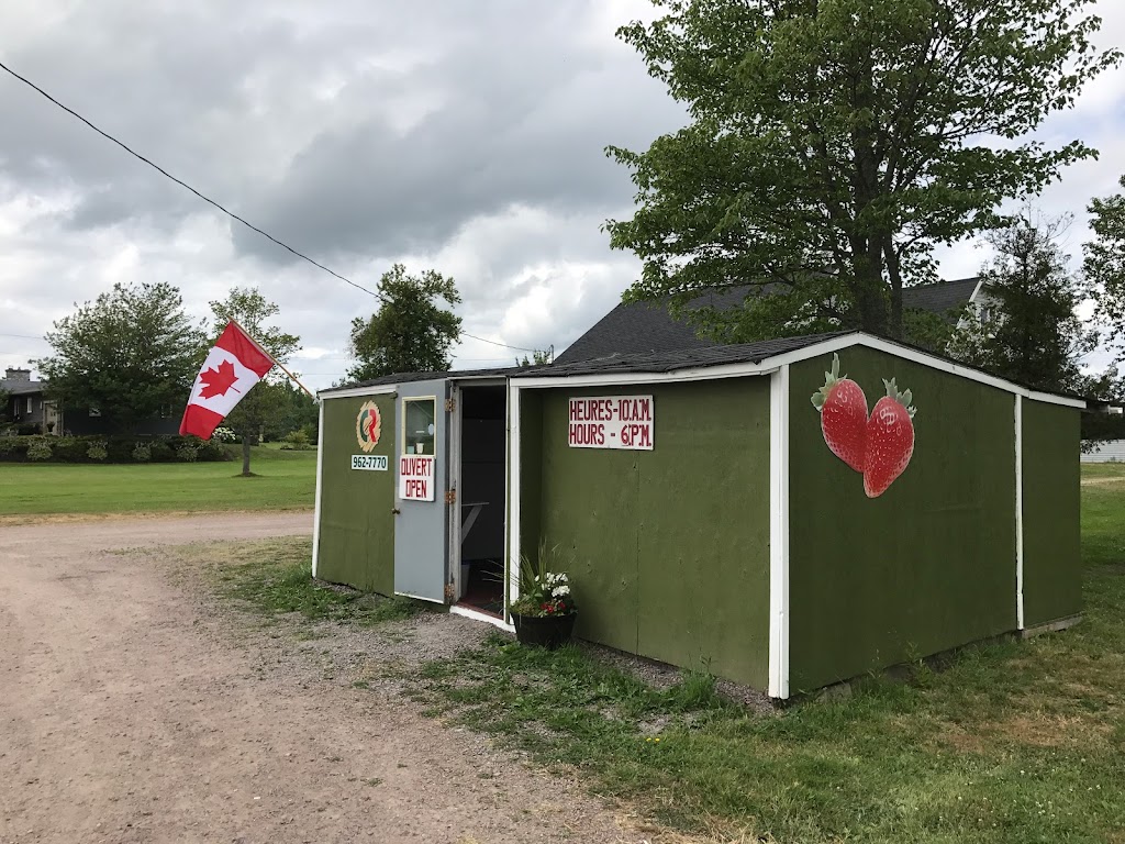 Ferme du Chapeau Rouge Farm | 370 La Vallée Rte, Memramcook, NB E4K 3E3, Canada | Phone: (506) 962-7770