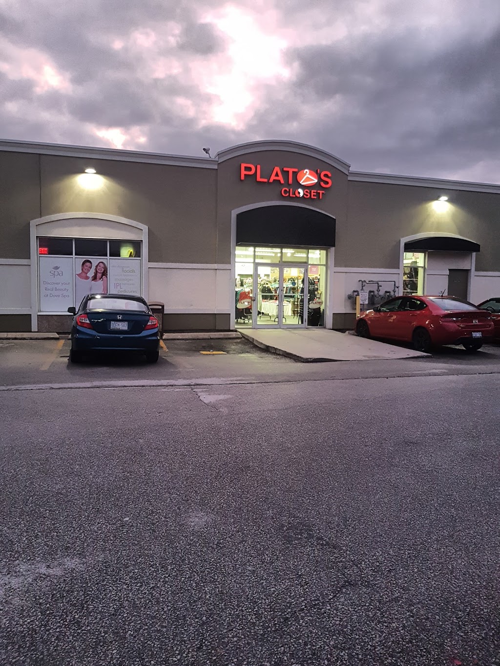 Platos Closet Oakville | 355 Iroquois Shore Rd #2B, Oakville, ON L6H 1M3, Canada | Phone: (905) 849-6446