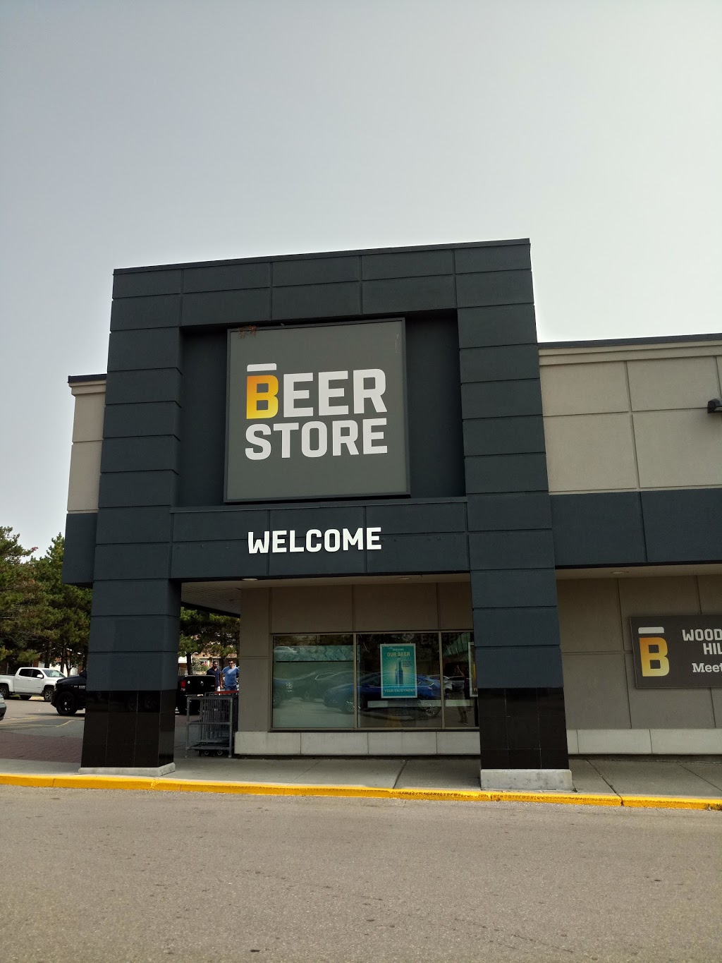 Beer Store | 18307 Yonge St, East Gwillimbury, ON L9N 0A2, Canada | Phone: (905) 898-3947